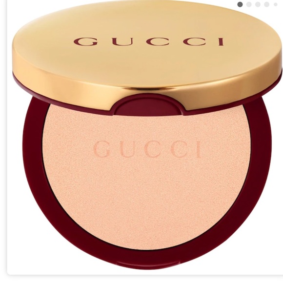 Gucci Other - Gucci Glow Multi-Use Illuminating Gel-Powder Highlighter warm gold 03